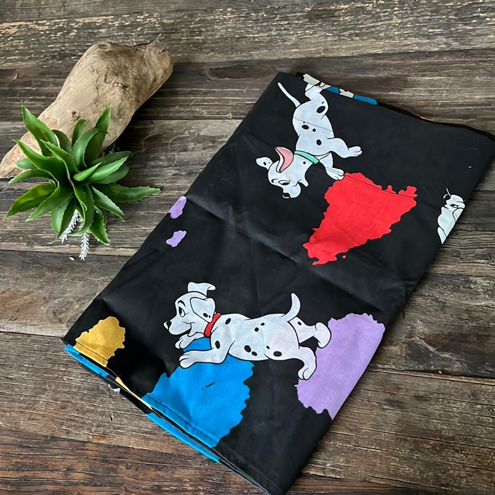 VINTAGE DISNEY 101 Dalmatian’s window valance - like new